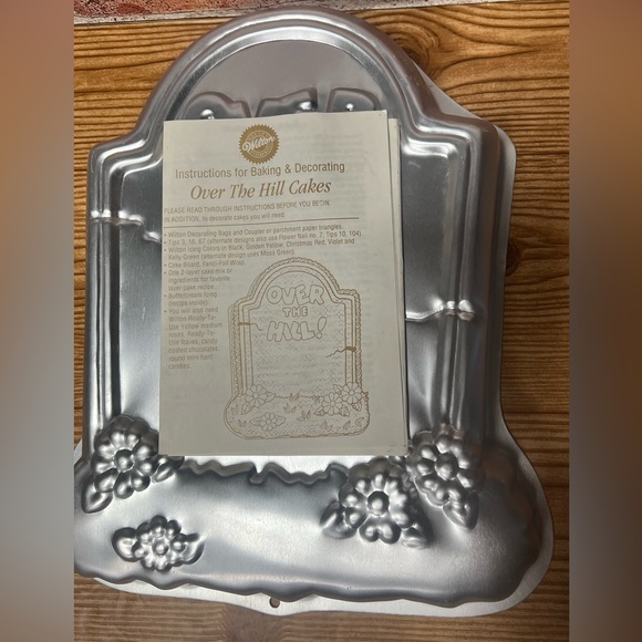Wilton Over The Hill! Cake Pan Baking Mold Tin 1995 - Picture 4 of 5